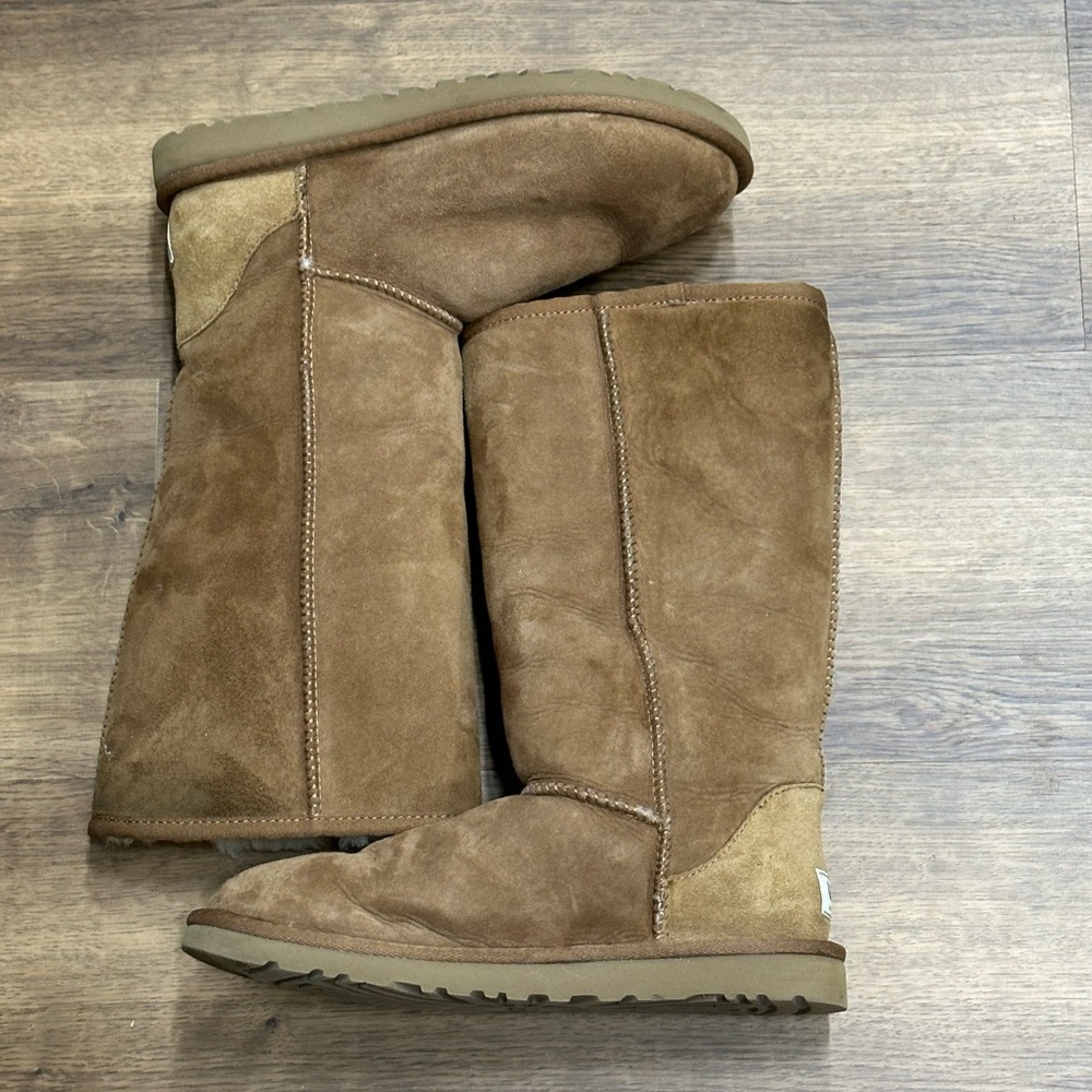 UGG‎ Chestnut Suede Boots size 6